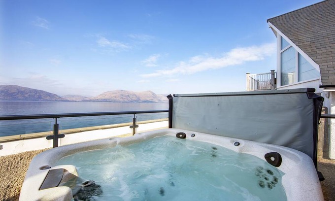 Kentallen Cabaña | Beach House 2 with Hot Tub - sleeps 8 guests in 4 bedrooms