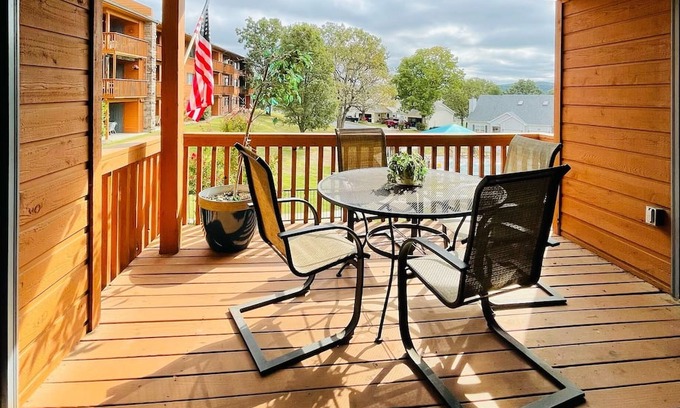 Table Rock Condominio | Family Owned Walk in Condo with Balcony -ramp access#6