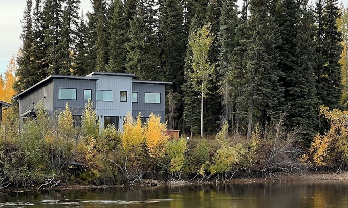 Fairbanks Casa | Newer, modern townhome on the river. Prime location, close to everything!
