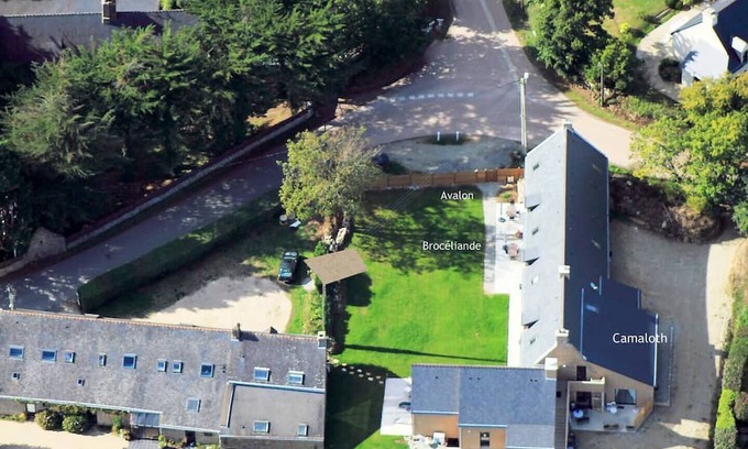 Theix-Noyalo Casa | Homerez - Property 9 km away from the beach for 2 ppl. with shared pool at Theix