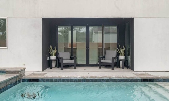 Knox - Henderson Casa | A Higher Frequency Off Henderson