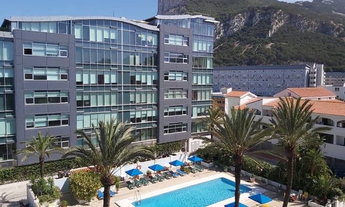 Gibraltar Apartamento | NEW - OceanVillage Apartment -Privet pool and Rock of Gibraltar views