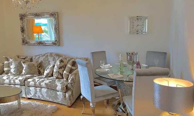 Port Glasgow Casa | Beautiful sea view property