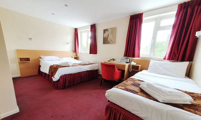 Marston Green Casa | NewtoVrbo: Double Room @ Royal Square Hotel Birmingham Airport & NEC w/ Parking