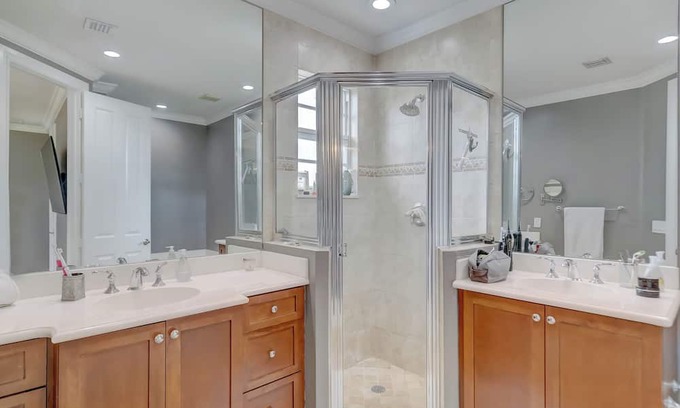 Lake Ridge Casa | Beach house with heated pool and toys
