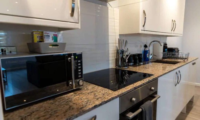 Cranford Casa | Spacious apartment, can accommodate 4 guests