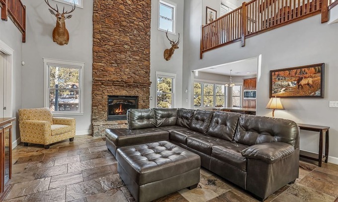 Ponderosa Trails Casa | So GRAND, So MAJESTIC, So EXQUISITE! Highly-Sought After Location! Pool Table!