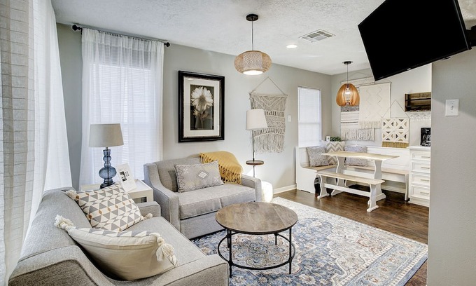 Houston Heights Casa | The Modern Farmhouse Escape in Historic Houston Heights