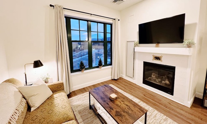 Vernon Condominio | ⭐️ Cozy Retreat | Pool & Hot Tub ⛰ Mountain Creek Resort @ Appalachian