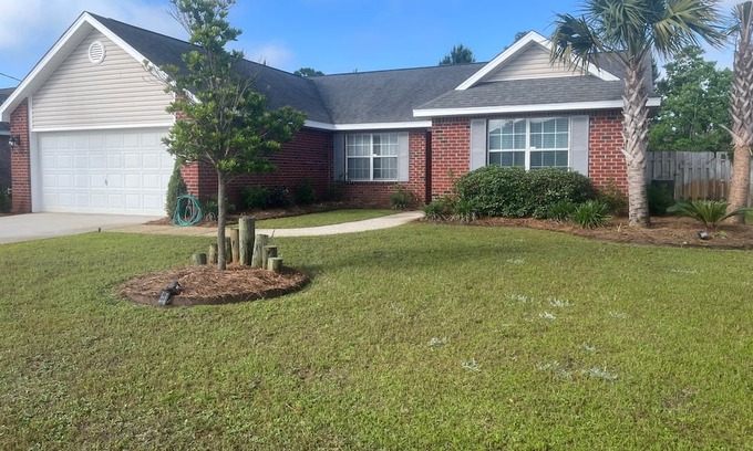 Navarre Casa | Sea Largo, Newly Decorated | 5 Min. to Beach | Comfortable Beds | Quiet Neighborhood | Clean