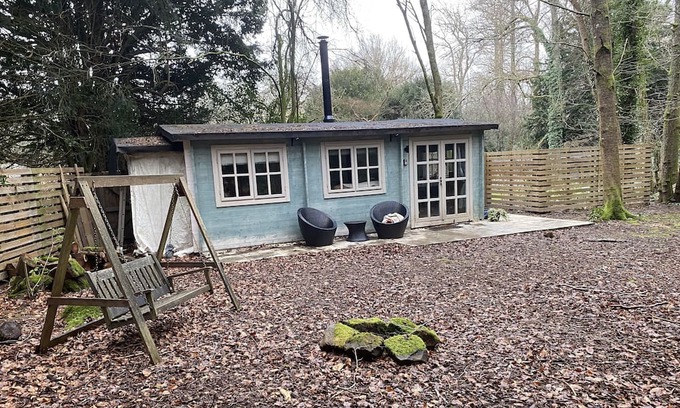 Crawley Down Cabina | Private Woodland Cabin