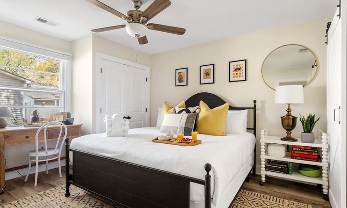 North Charleston Casa | Under The Live Oaks: Where Tranquility Abounds