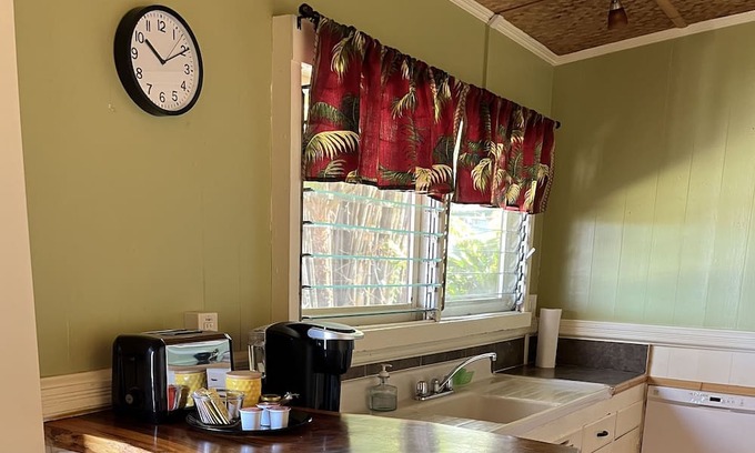 Hilo Casa | Hale Ponahawai - Charming Hilo Retreat
