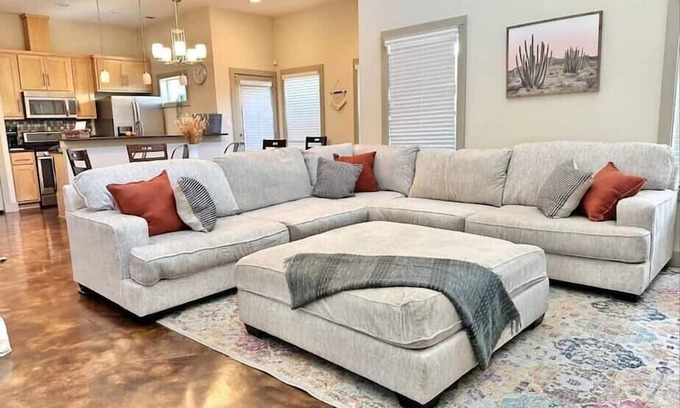 Central East Austin Casa | Walk to UT and Moody Center. Spacious Family Retreat
