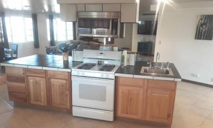 La Verkin Casa | Southern Utah here is more fun! Tree swing, vintage pinball,creekside activity