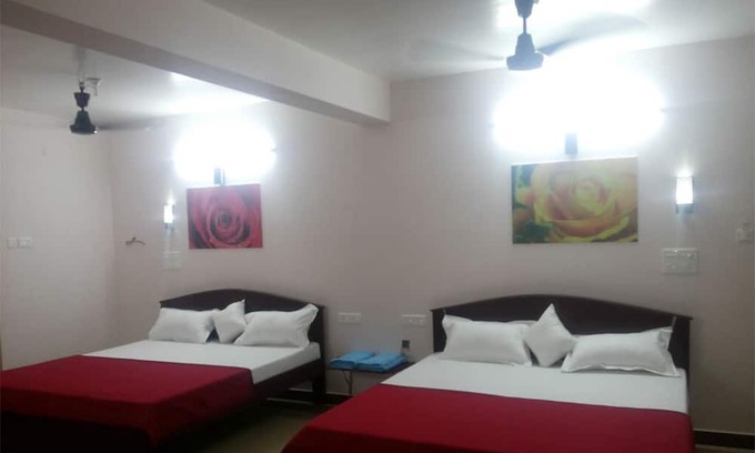 Madurai Main Casa | Few steps to Meenakshi Temple/Compact Room Stay