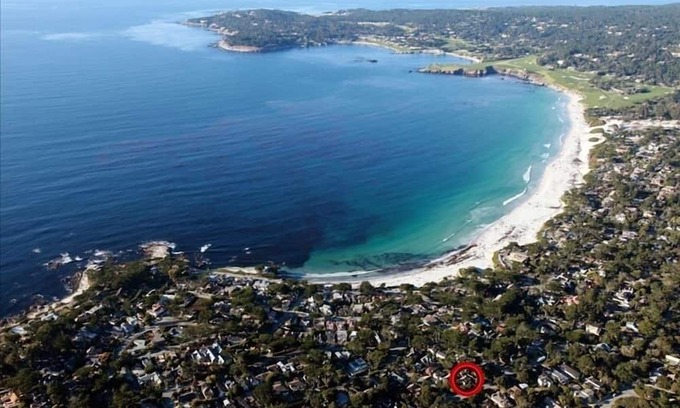 Carmel Point Cabaña | Nido de codorniz en el Carmelo Area Point en Carmel CA