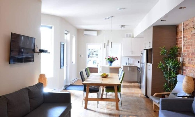 Plateau Mont Royal Apartamento | Sunny Top Floor - Huge Terrace - 4 bedrooms + 3 bathrooms - WiFi + parking*!