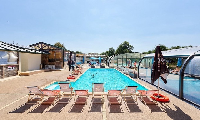 Saint-Julien-des-Landes Chalet De Esquí | Un florido campamento de cuatro estrellas en la Vendée