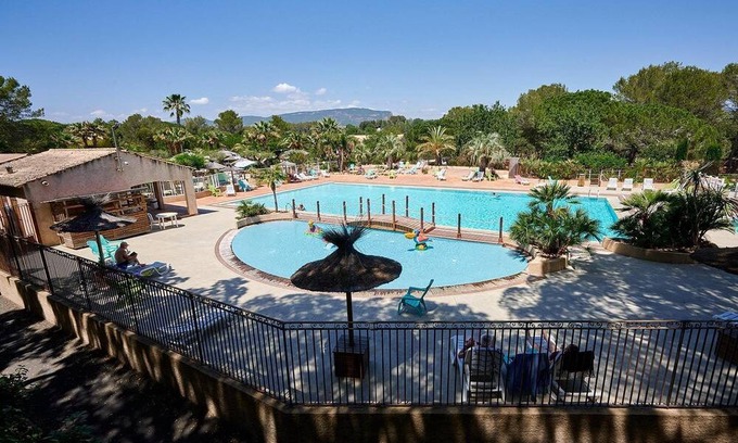 Roquebrune-sur-Argens Alquiler De RV | Campamento familiar evocador en la hermosa Costa Azul