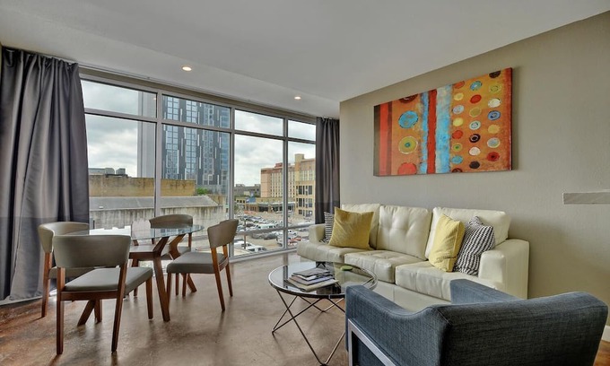 Civic District Apartamento | The Littlefields by Lodgewell | Updated Loft | B5