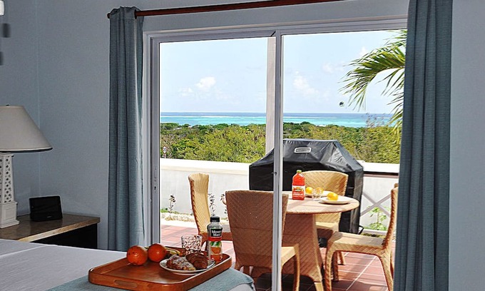 The Bight Apartamento | Spectacular ocean views, centrally located, and just off Grace Bay Beach