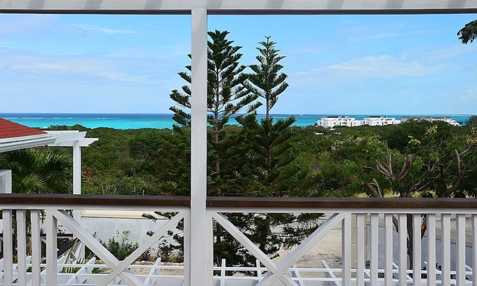 The Bight Apartamento | Stunning ocean views, centrally located, just 1,700 ft off Grace Bay Beach!