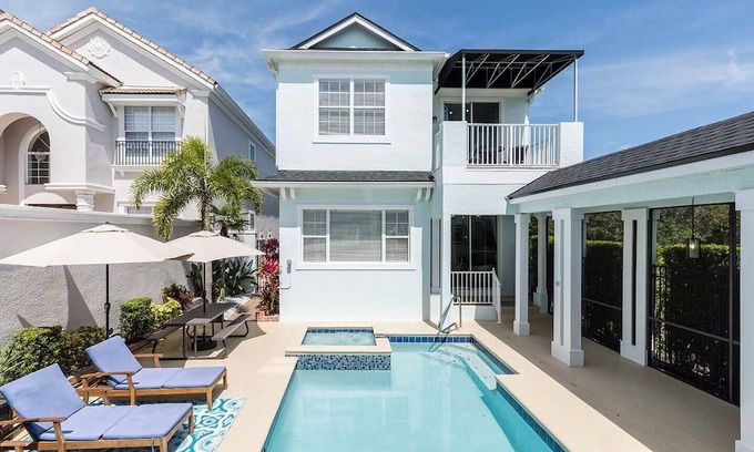 Reunion Casa | Stylish Villa with Grand Views at Reunion