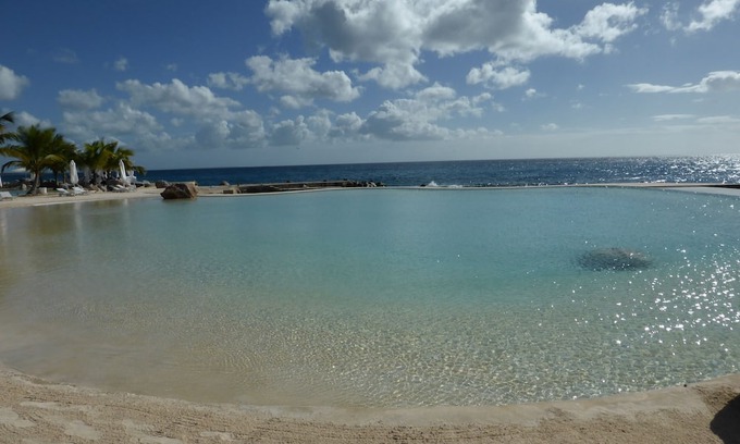 Dominicus Apartamento | DIRECTLY ON THE CARIBBEAN SEA, 3 ROOM APARTMENT, GARDEN & POOL & DIRECT ACCESS TO THE SEA!