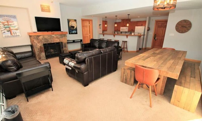 Copper Mountain Village Condominio | Slope View 3BR / 3BA. Lavadora y secadora en la unidad! ¡Todas las fechas de primavera restantes se redujeron!