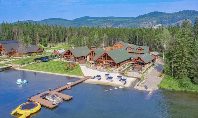 Sagle Casa | Waterfront Oasis, Luxury Log Home a orillas del río Pend Oreille