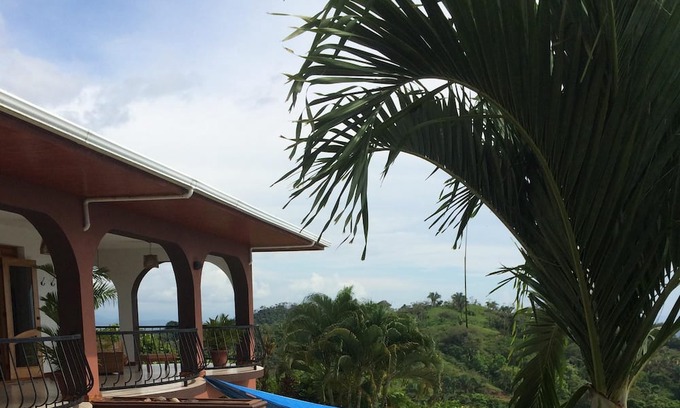 Manuel Antonio Villa | Luxurious 4 Bedroom Eco Friendly Mountain Estate with Gorgeous Ocean Views