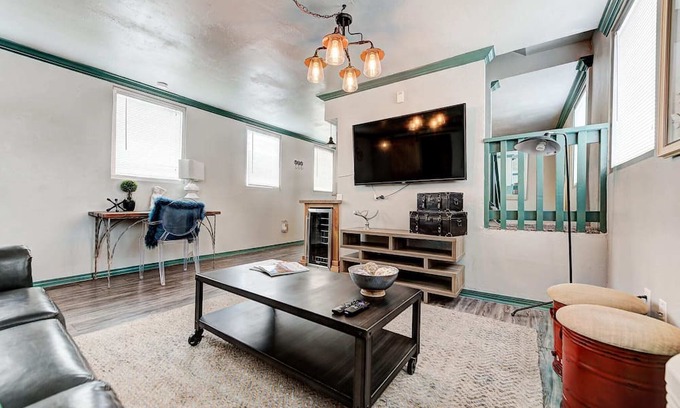 Central Oklahoma City Casa | Indie Escape I-stone’s throw to Plaza District