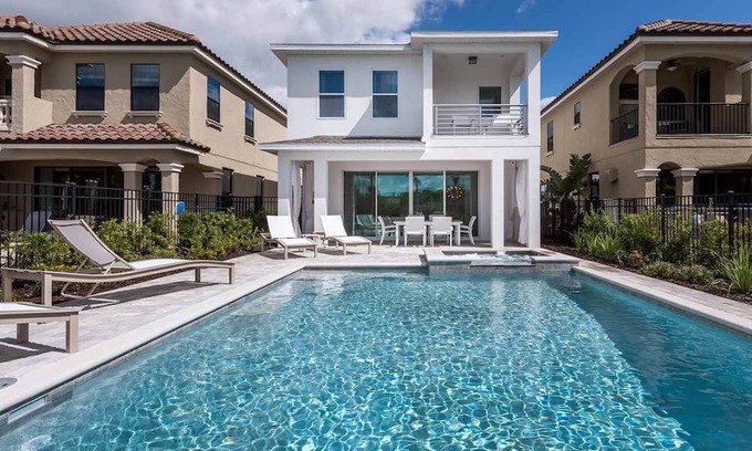 Reunion Casa | Modern Home with Upscale Living at Reunion