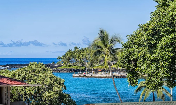 Historic Kailua Village Condominio | Vista al mar en el corazón de Kailua-Kona, 2bd / 2bth, Kona Plaza 201