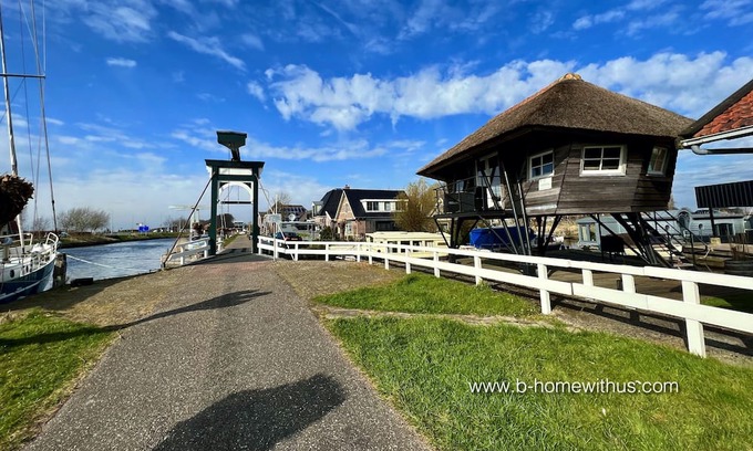 Schoorldam Casa | Idyllic holiday home in a beautiful location in a small harbor, Wifi