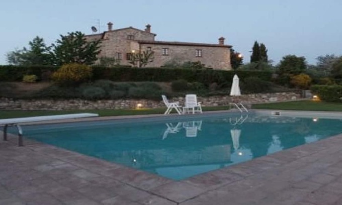 Castellina in Chianti Casa | Apartment with pool in village in Chainti
