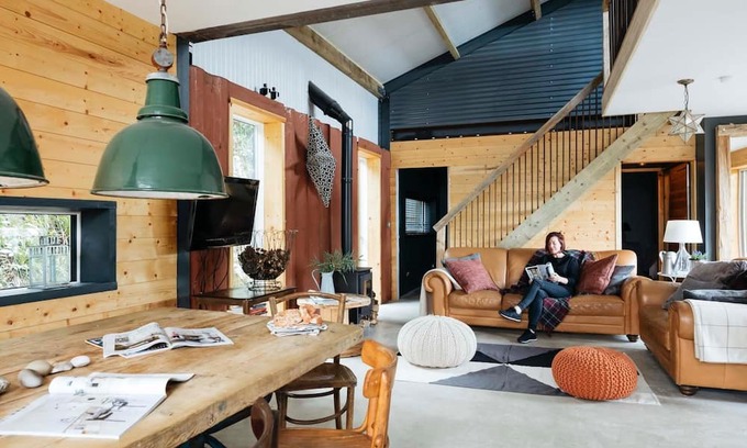 Ashford Casa | Unique Lodge with Industrial Designed Interior