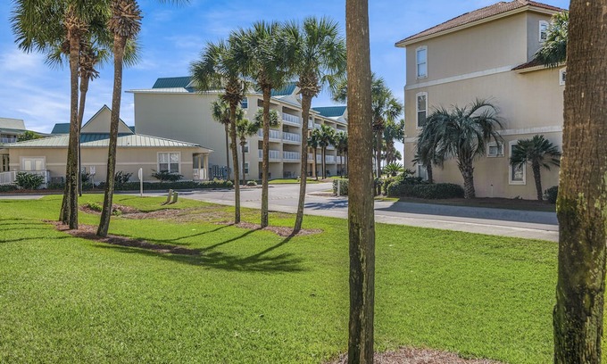 Miramar Beach Condominio | NEWLY UPDATED! Free Beach Service, Private Beach Access, Pet Friendly! ~ Maravilla 4109
