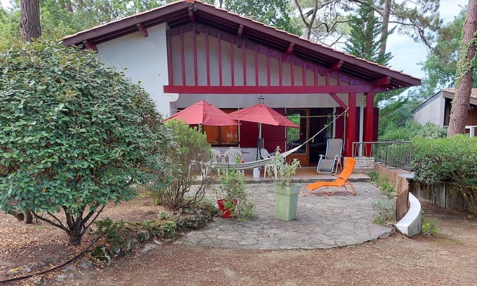 Lege-Cap-Ferret Casa | House sleeps 6, partial view of the Bassin, shady garden, near the ocean