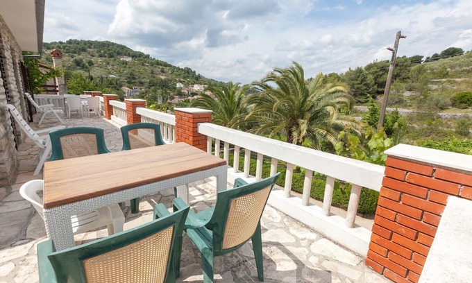 Stomorska Apartamento | Apartment Star - with swimming pool: A1(4) - Stomorska, Island Solta, Croatia