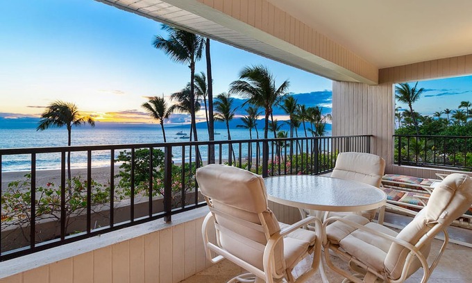 Kaanapali Condominio | Alquileres de Maui Resort: Kaanapali Alii 145 - 2BR Gema frente al mar, lujosamente remodeladas, puestas de sol durante todo el año con impresionantes vistas del Océano Pacífico, Lanai y Molokai.