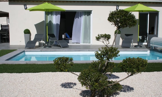 Saint-Marcel-de-Careiret Casa | Mapokia air-conditioned villa with private heated pool near Uzès.