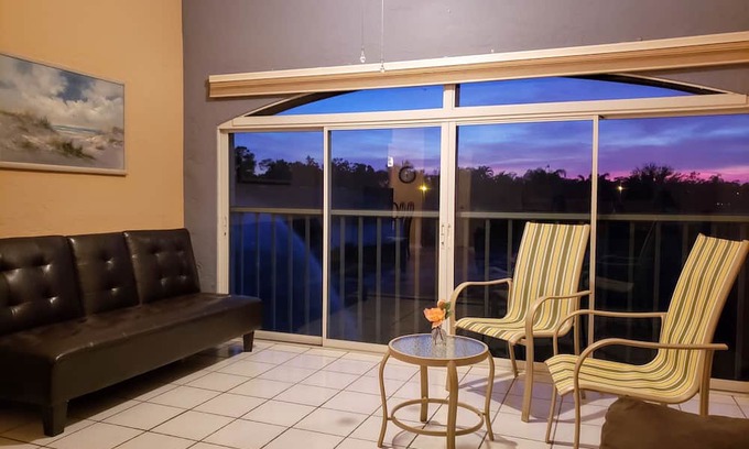 Central Naples Condominio | Centrally Located in Beautiful Naples