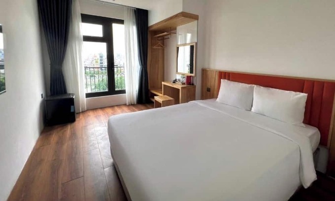 District 4 Hotel | Haven Hut Riverside Hotel