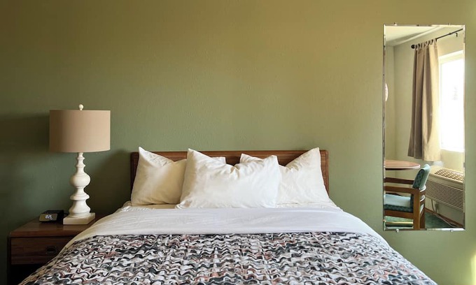 Lucky Lake Hotel | The Trail Inn Lucky Lake SK