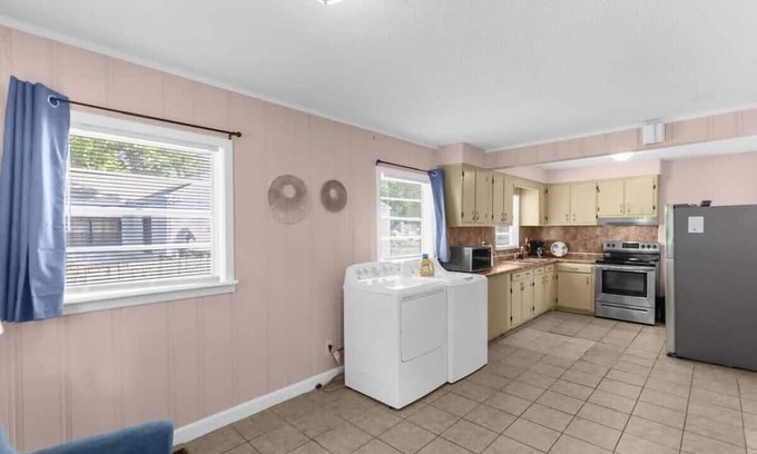 Shannon Casa | 57th Blushing Bungalow