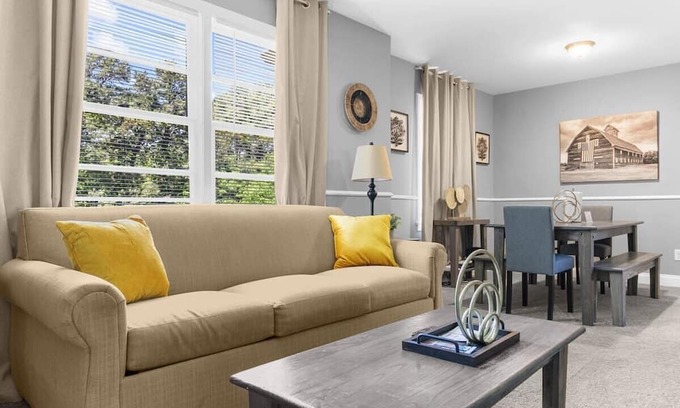 New Castle Casa | Broadmoor Bungalow - Unit A