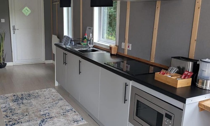 Kingswood Cabina | Tranquil Cabin Retreat in Welshpool
