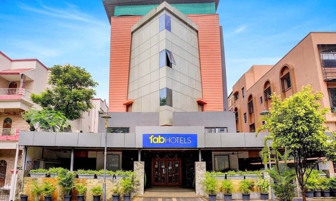 Pimpri Colony Hotel | Fabhotel Ratna Regency
